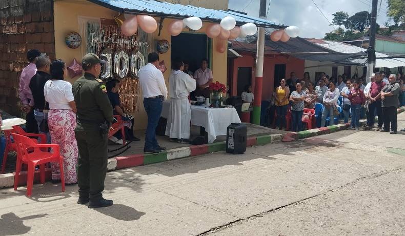 Policía Tolima participó en el cumpleaños 100 de la señora Lina Rodríguez