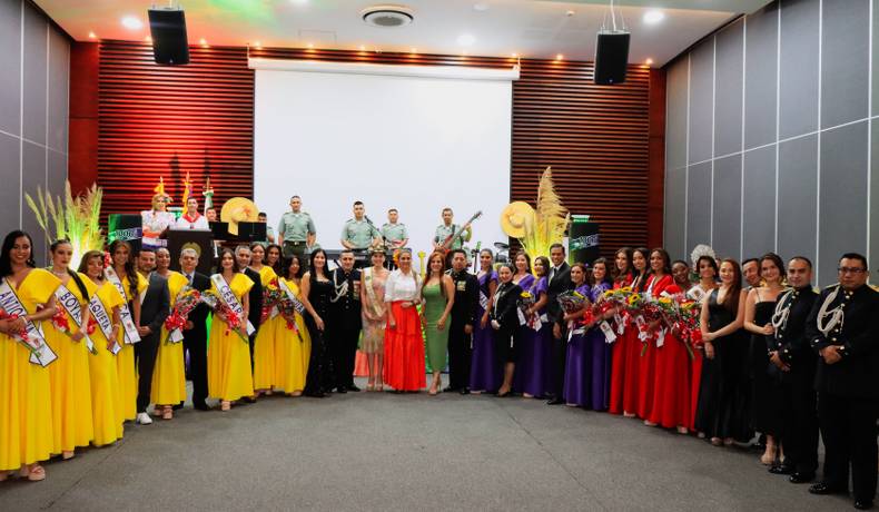 La Policía brindó noche de gala a las 18 embajadores del folclor