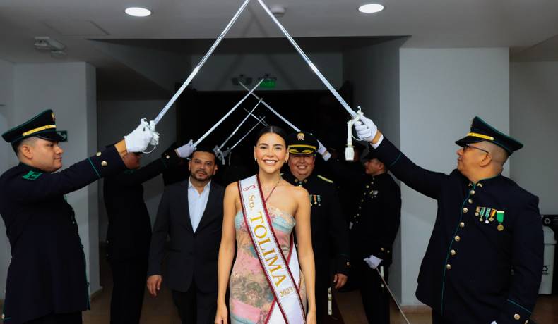 La Policía brindó noche de gala a las 18 embajadores del folclor