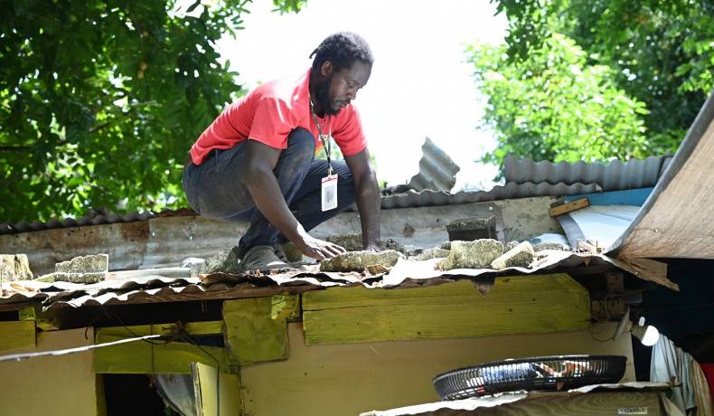 Huracán Beryl azota Jamaica tras causar devastación en el Caribe Oriental