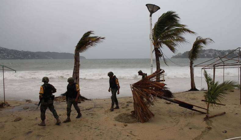 México avisa de formación de tormenta Aletta en Pacífico mientras espera a Beryl en Caribe