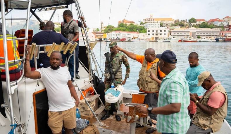 Granada traslada a la isla principal a cerca de 100 personas afectadas por huracán Beryl