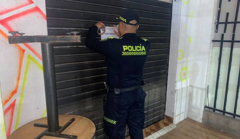 Policía incautó un arma de fuego dentro de un establecimiento, el cual fue sellado