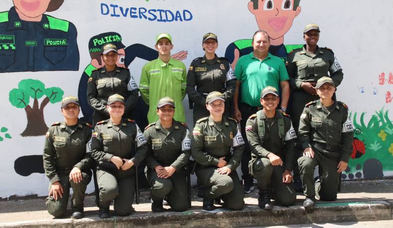 Policía y comunidad recuperan mural en Melgar