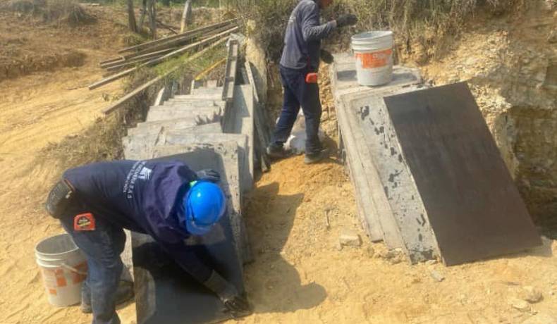 Construcción de placas huellas en zona rural de Ortega para mejorar la movilidad en sectores de alta montaña 