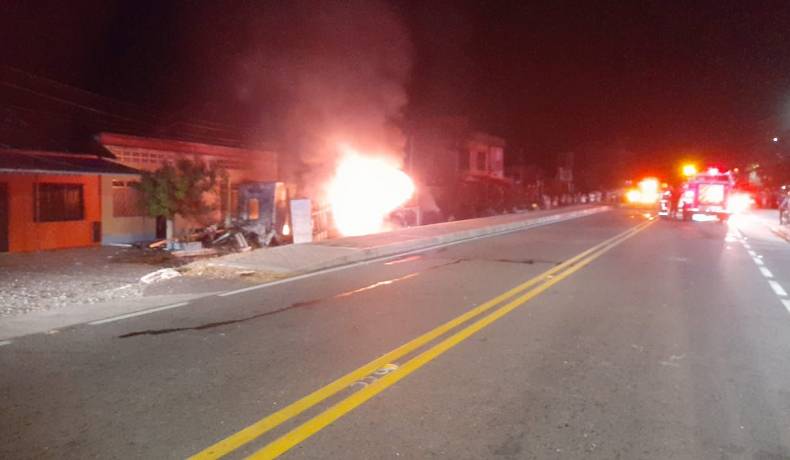Volcamiento del tractocamión adscrito a la empresa Turgas en Armero Guayabal