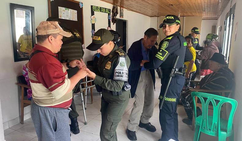 Policía Tolima realizó jornada lúdico - recreativa para abuelitos del hogar geriátrico de Anzoátegui