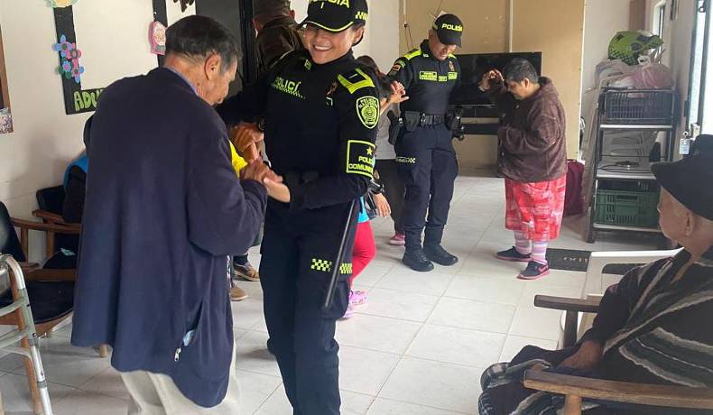 Policía Tolima realizó jornada lúdico - recreativa para abuelitos del hogar geriátrico de Anzoátegui
