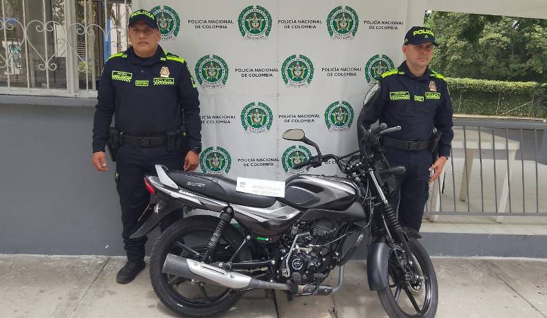 Capturadas de 6 personas y recuperada una motocicleta