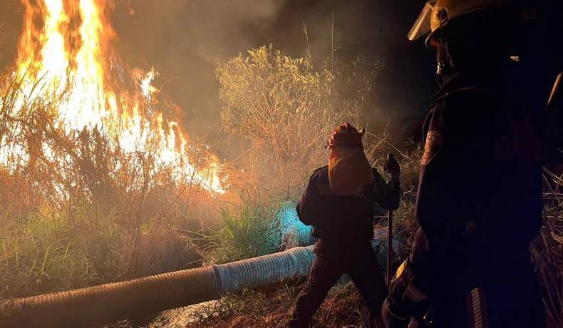Bomberos apagaron dos incendios esta madrugada en Ibagué
