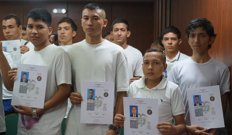 Se resolvió situación militar a 185 jóvenes, en una nueva entrega de indemnizaciones a victimas