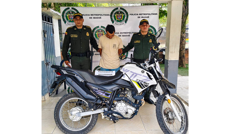Hombre capturado por falsedad marcaría y una moto incautada