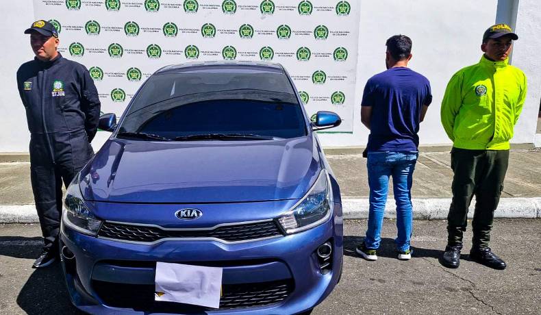 Tres capturados, tres carros recuperados y una moto