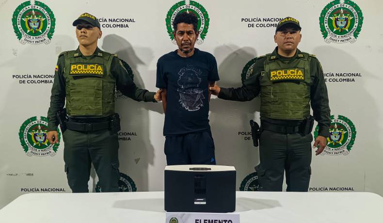Extranjero capturado luego de hurtar un Bose a las afueras de la Terminal de Transportes