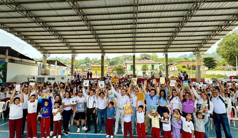 Gobernación del Tolima donó más de 800 libros a la Biblioteca Pública de Villarrica 