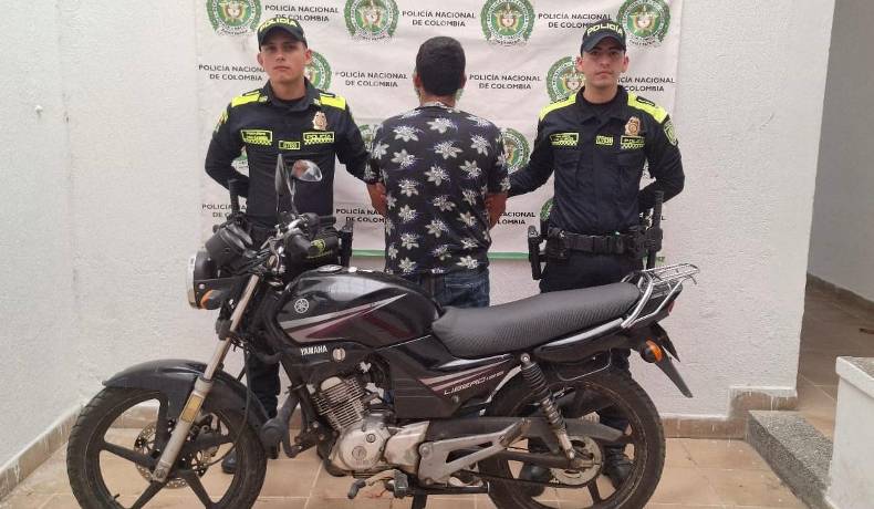 Un capturado y una motocicleta recuperada 