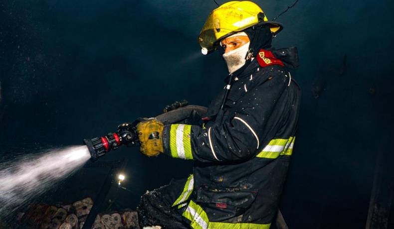 Más de 7 millones de galones de agua utilizados para extinguir incendio de la 19