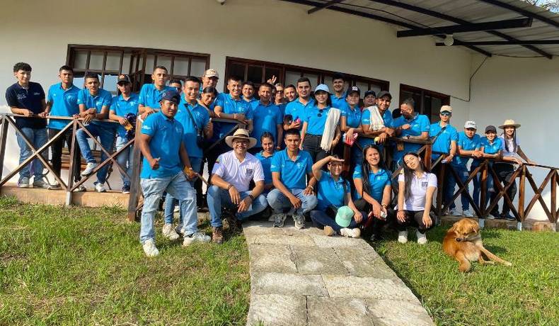 Beneficiarios del proyecto Café Varietales de Ataco visitaron la Hacienda Misiones