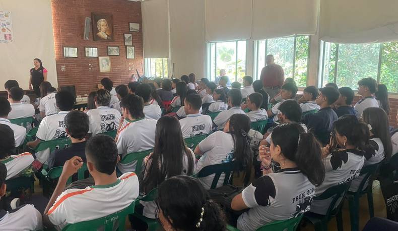 Estudiantes de 11 del Inem de Ibagué fueron sensibilizados en la lucha contra el contrabando