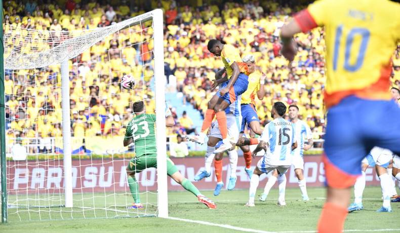 Colombia derrotó a Argentina y llegó a 16 puntos en las eliminatorias 