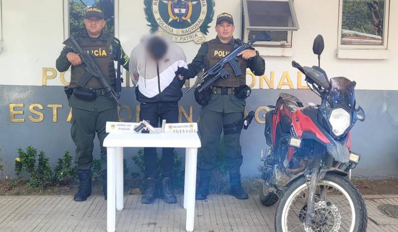 Detenido un sujeto, incautada un arma de fuego e inmovilizada una moto