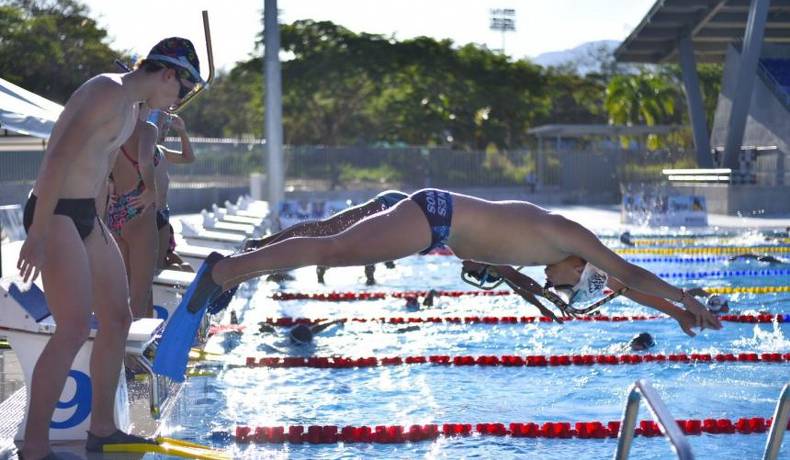 Alcaldía garantiza entrenamientos a clubes de natación en el Complejo Acuático
