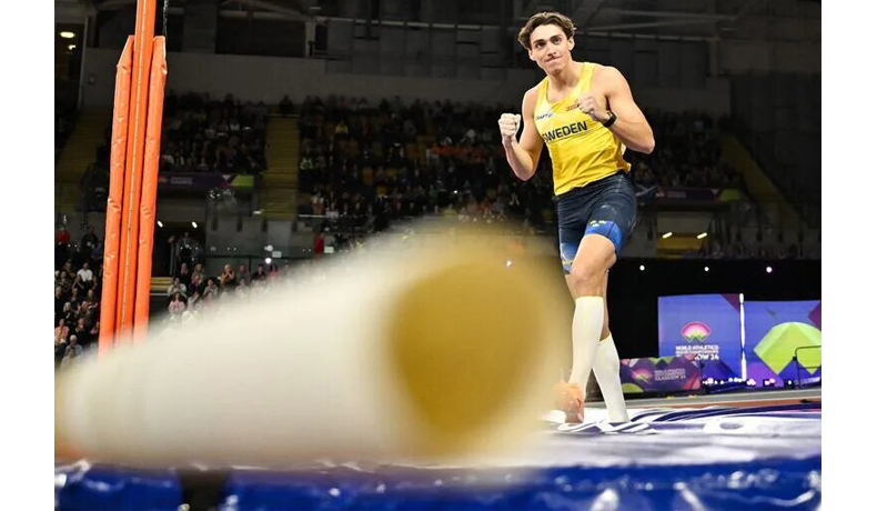 Armand Duplantis batió su propio récord mundial en salto con garrocha
