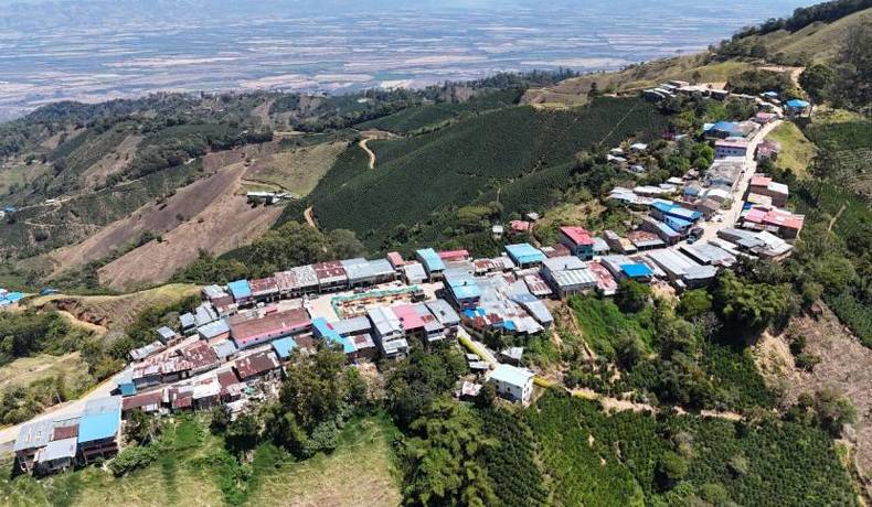 Alcaldía brindó asesoría y soluciones en trámites catastrales en San Juan de la China