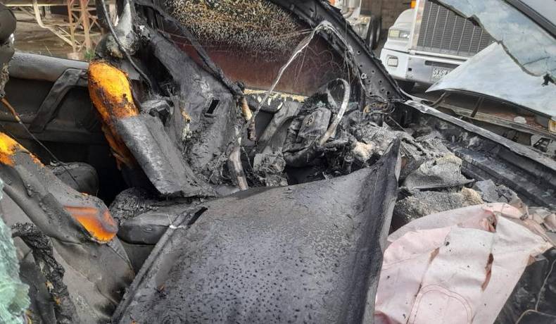 Bomberos atendieron oportunamente incendio vehicular en Mirolindo