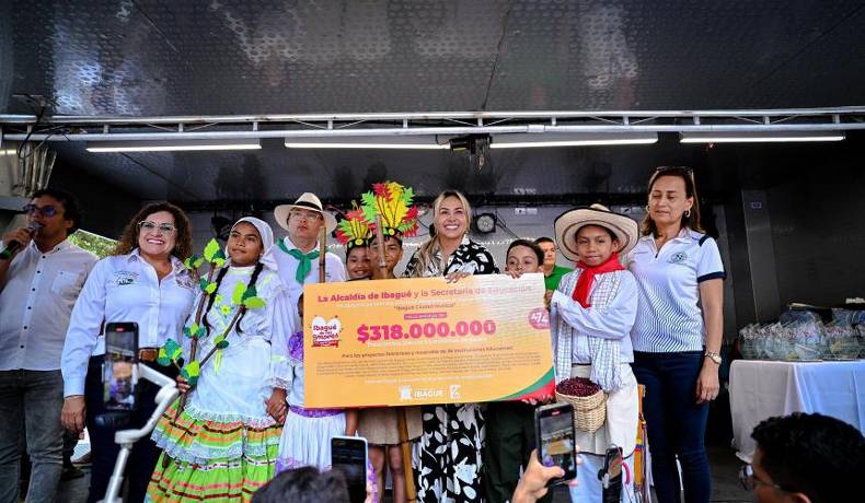 Alcaldía entregó más de $300 millones para proyectos musicales y folclóricos de colegios