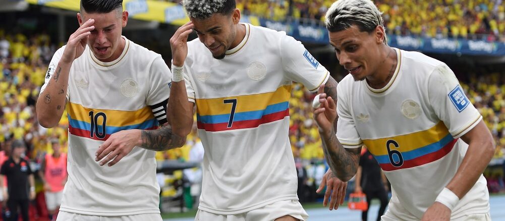 Colombia golea 4 a 0 a chile en Barranquilla, y se afianza rumbo al mundial.
