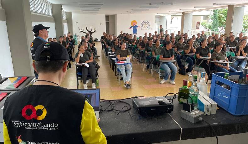 Auxiliares de Policía del Tolima se capacitan como aliados estratégicos del programa anticontrabando