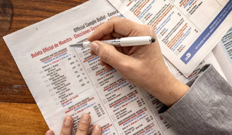 Autoridades investigan la quema de urnas electorales en el noroeste de EE.UU.