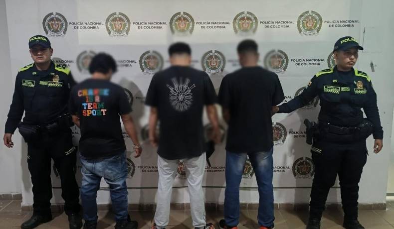 Detenidos 3 sujetos, inmovilizado un vehículo e incautados estupefacientes