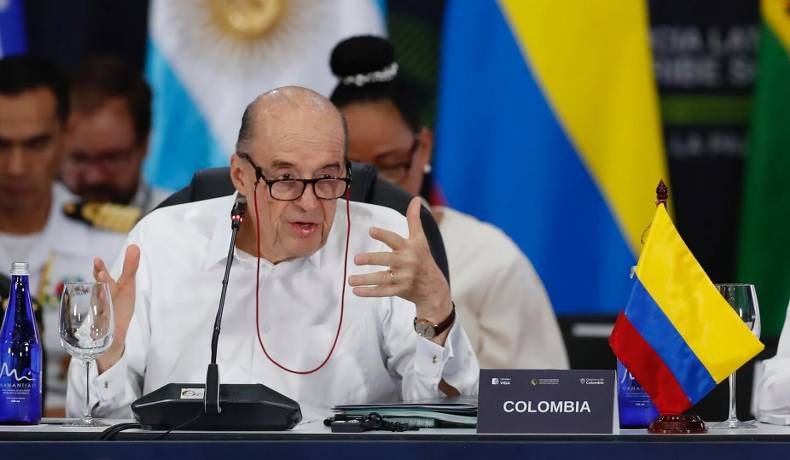Procuraduría amplió a tres meses más la suspensión del canciller colombiano 