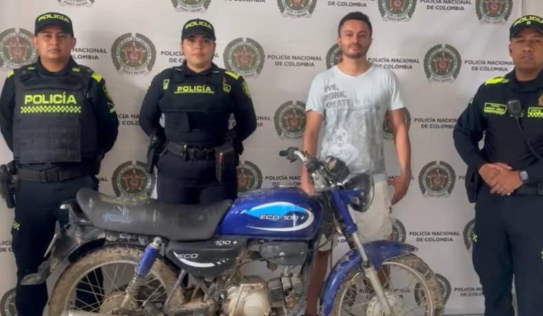 Recuperada y devuelta a su propietario motocicleta que había sido hurtada horas antes