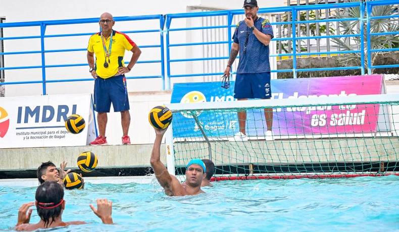 Nadadores avalan apertura provisional de la Piscina de Clavados de la 42