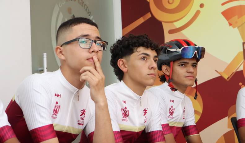 Cinco jóvenes ciclistas reciben apoyo de Indeportes para correr la Vuelta del Futuro