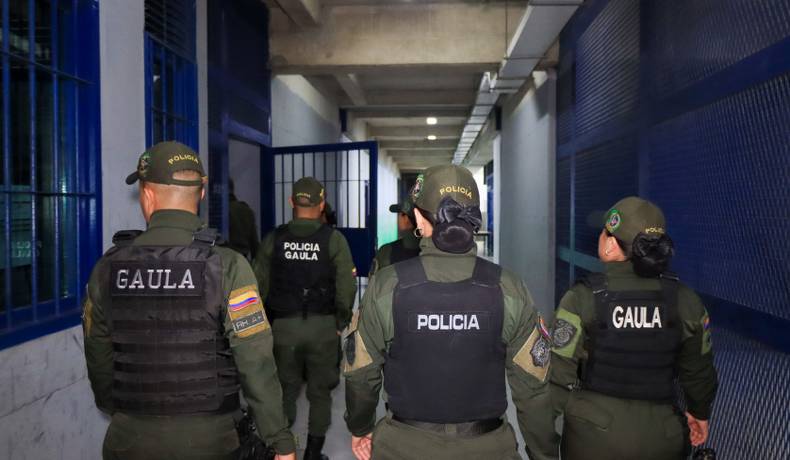 Mega operativo de la Policía Nacional en 11 cárceles del país. 