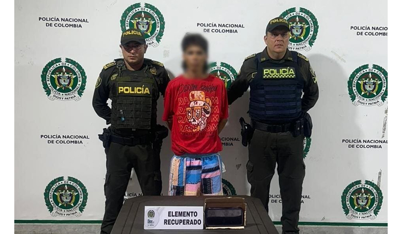 Un hombre capturado por hurto de celular en una buseta de transporte público