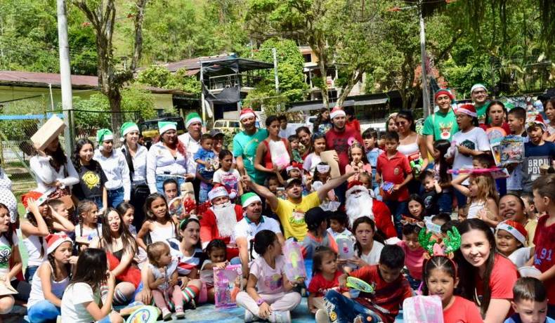 Alcaldía continúa celebrando la Navidad a los niños del campo de Ibagué