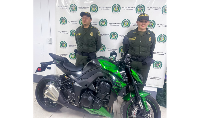 En menos de una hora recuperada motocicleta hurtada
