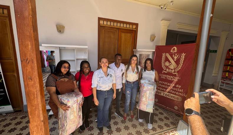 Secretaria de Inclusión y Enfoque Diferencial entrega proyectos productivos a peinadoras afro en el sur del Tolima