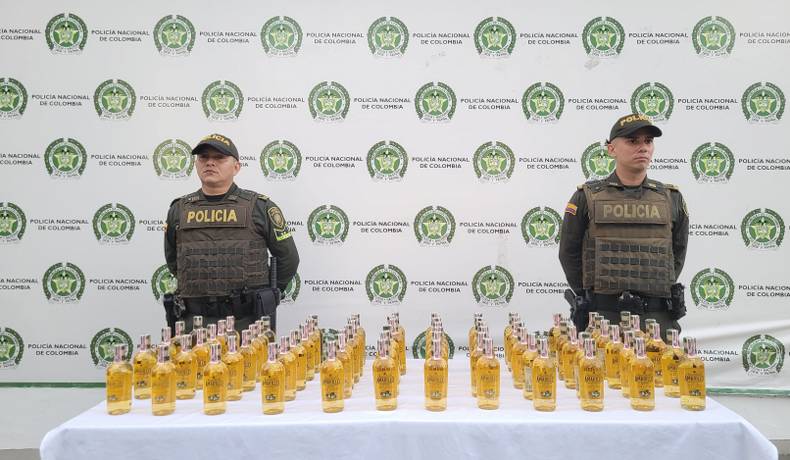 72 botellas de licor fueron incautadas en la terminal de transportes de Ibagué.