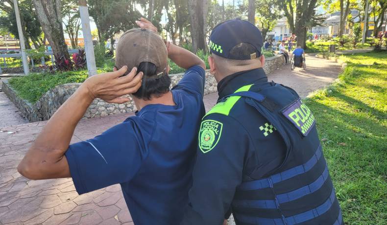10 personas capturadas, 2 armas traumáticas y 74 armas blancas incautadas dejaron operativos del fin de semana