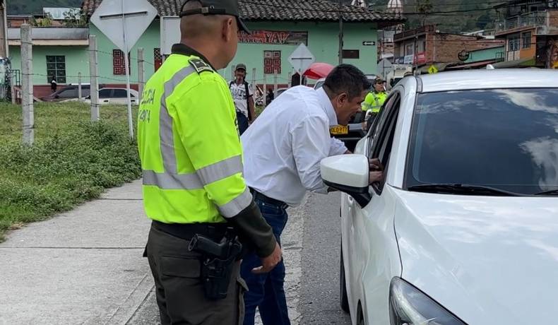 Autoridades monitorean tránsito de vehículos en las vías del Tolima este fin de año