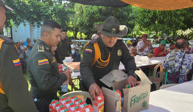 Un fin de año lleno de amor para abuelos del Hogar Madre María Rafos en Mariquita