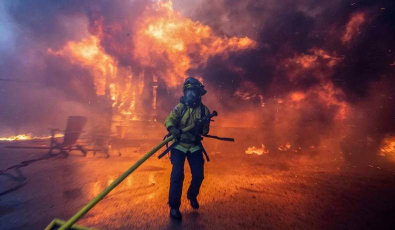 Incendios siguen sembrando caos en Los Ángeles y autoridades advierten que cifra de muertos puede aumentar