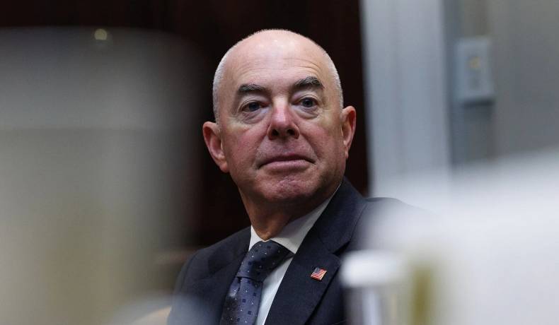 Aumentan cruces irregulares de migrantes en la frontera de EE.UU. ante la llegada de Trump