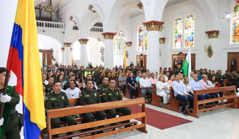 En Ibagué emotivo homenaje en el Día Nacional del Estudiante de Policía